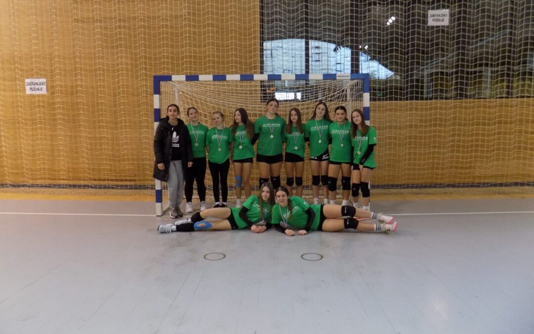 Naše odbojkašice osvojile 2. mjesto na Olimpijadi osnovnih škola Labinštine
