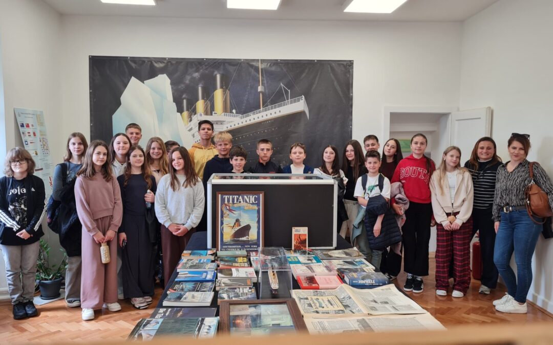Učenici povijesne skupine posjetili izložbu o Titanicu u Labinu