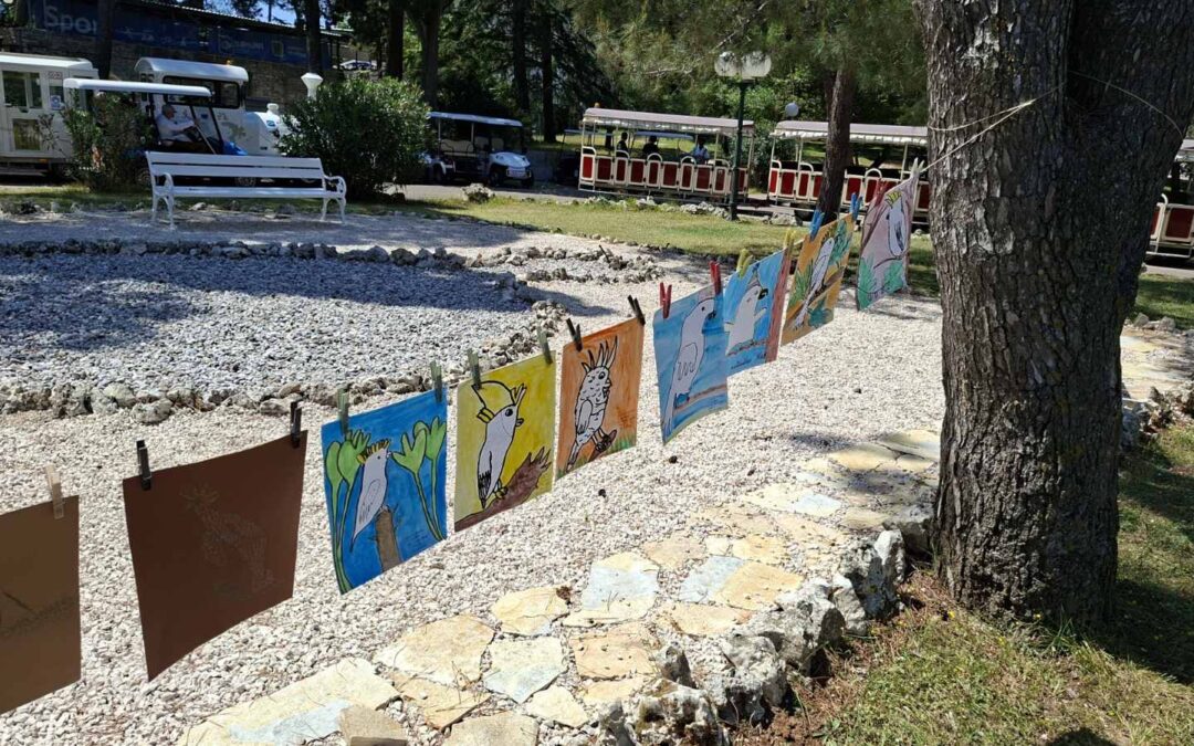 Učenici 2. razreda Osnovne škole „Ivo Lola Ribar“  Labin sudjelovali u velikoj proslavi  papagaja Kokija